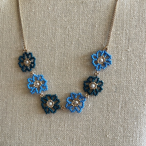Jewelry Beaded Flower Necklace in Blue❤️New❤️ - Picture 2 of 3